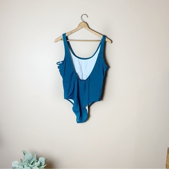 [PINK Victoria's Secret] Teal Blue Scoop Back Hibiscus One Piece Swimsuit - Picture 6 of 8
